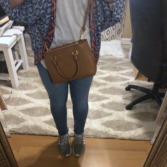 🆕 MK Satchel 🎀 - Picture 4 of 5